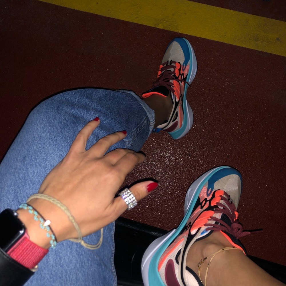 RARE nike Signal d/ms/x ‘guava ice’. Size 40. Hardly worn.